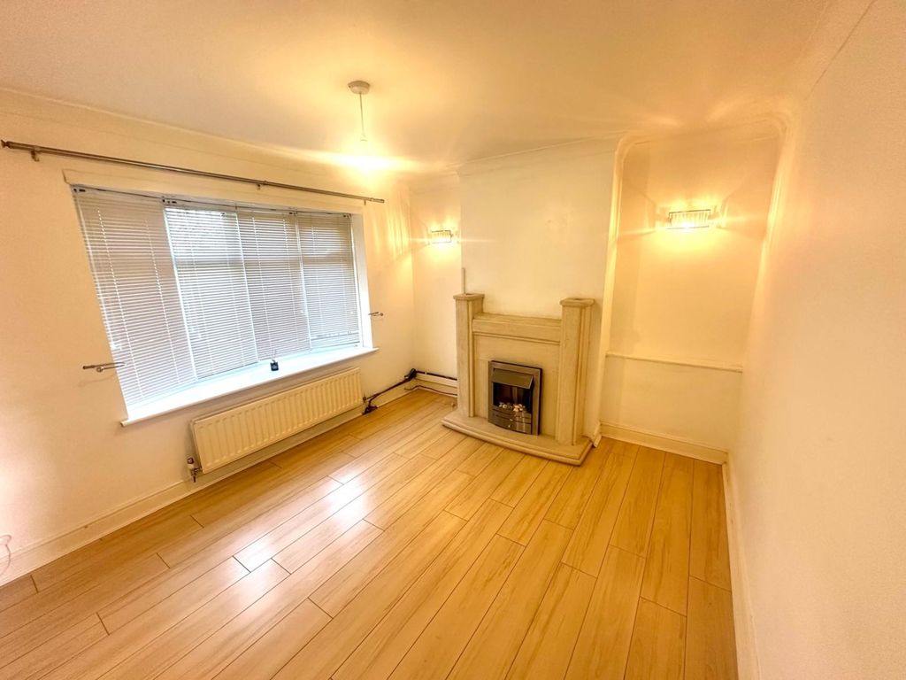 Property photo 2 of 11 Living Room