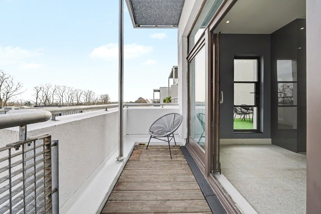 Property photo 3 of 11 Picture No. 19