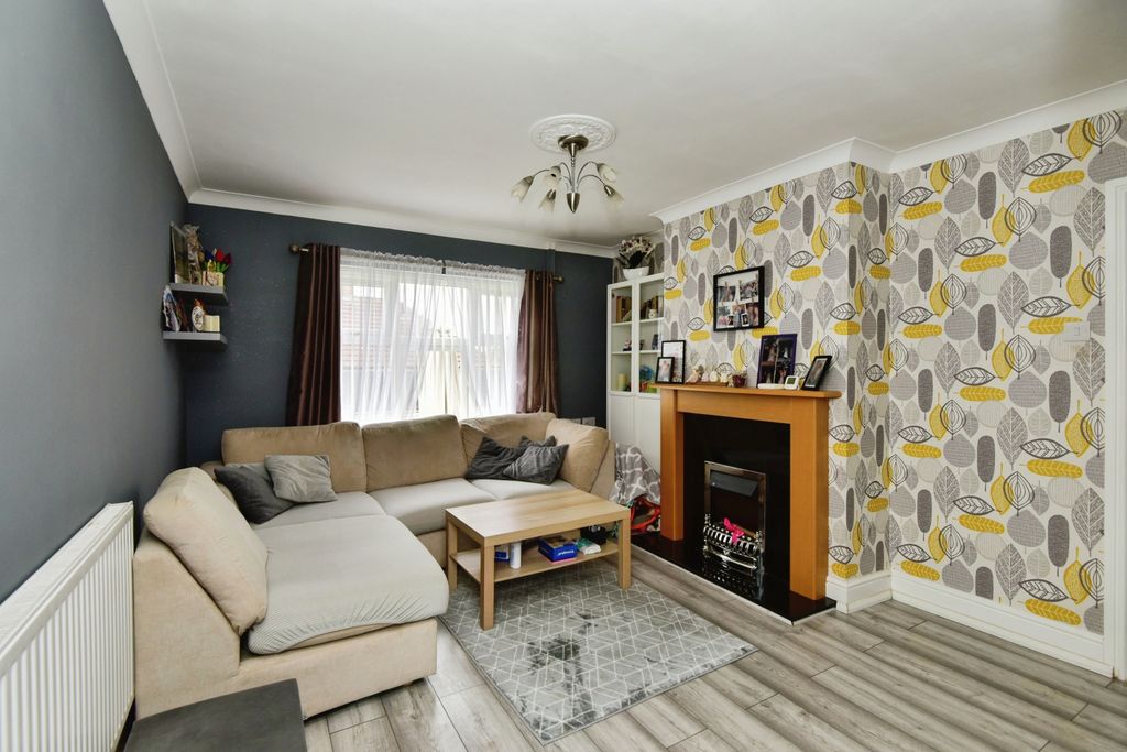 Property photo 3 of 27