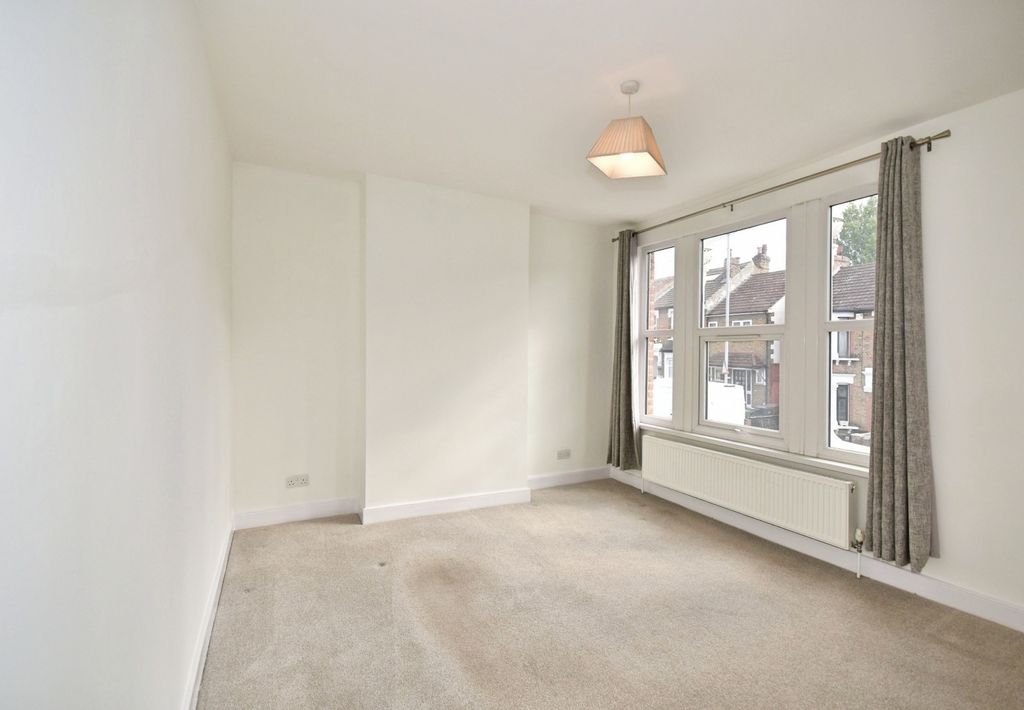 Property photo 1 of 4 Pbox-Bedroom-336446.Jpg
