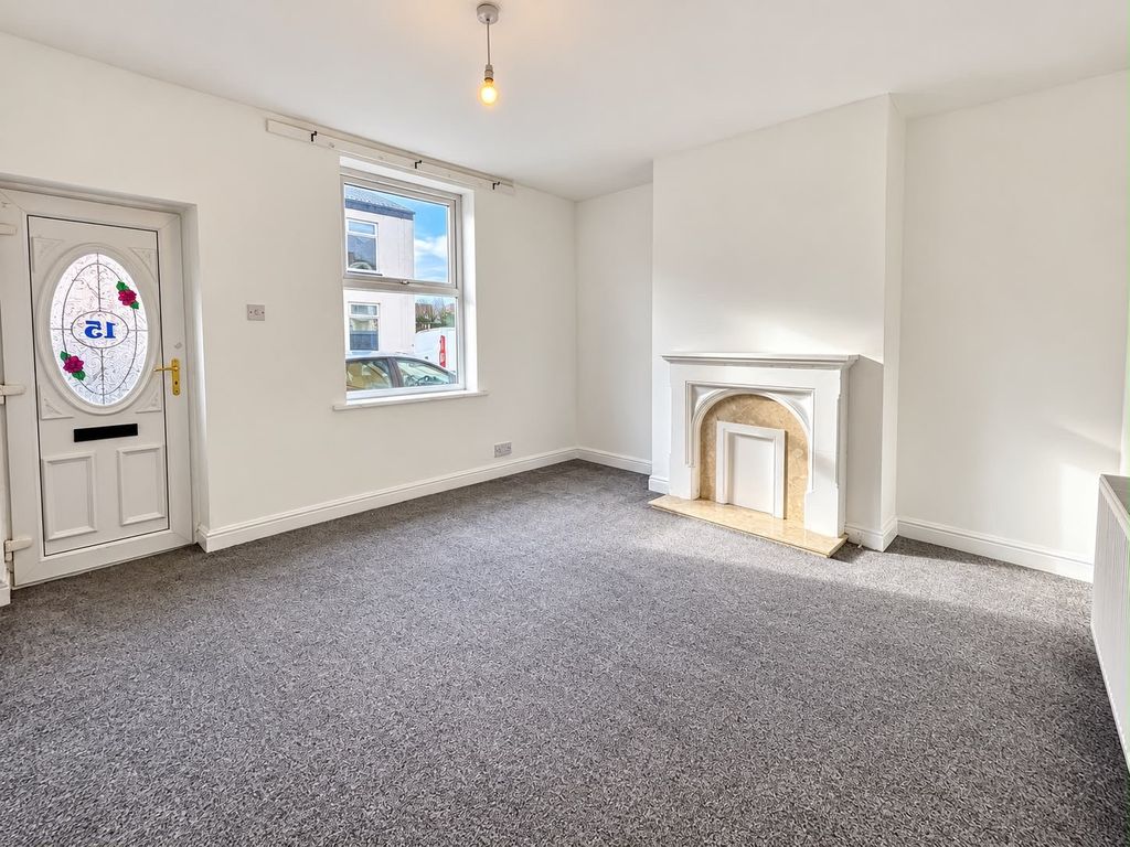 Property photo 1 of 10 Living Room