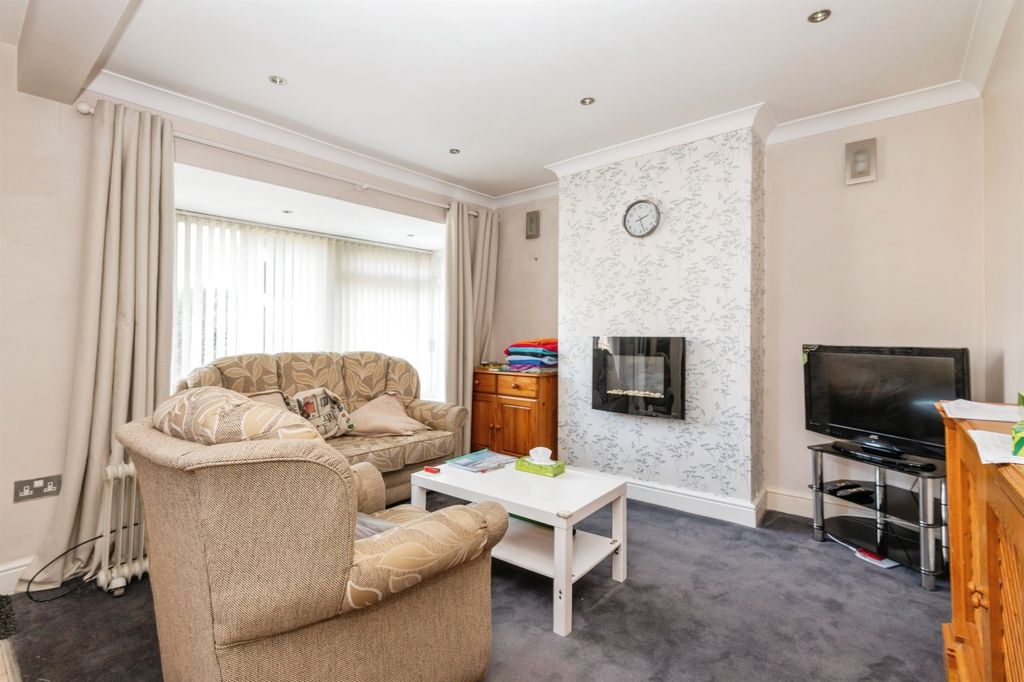 Property photo 2 of 13