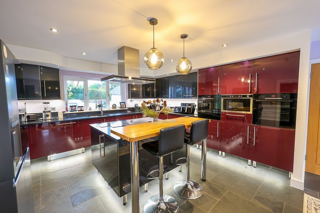 Property photo 3 of 28