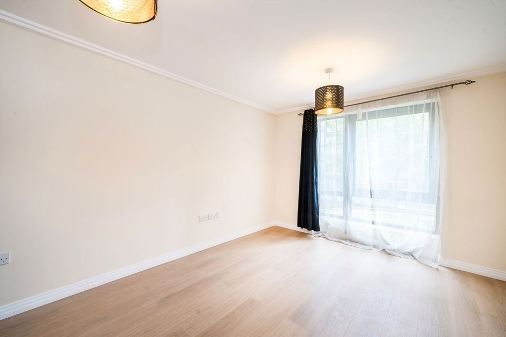 Property photo 3 of 5