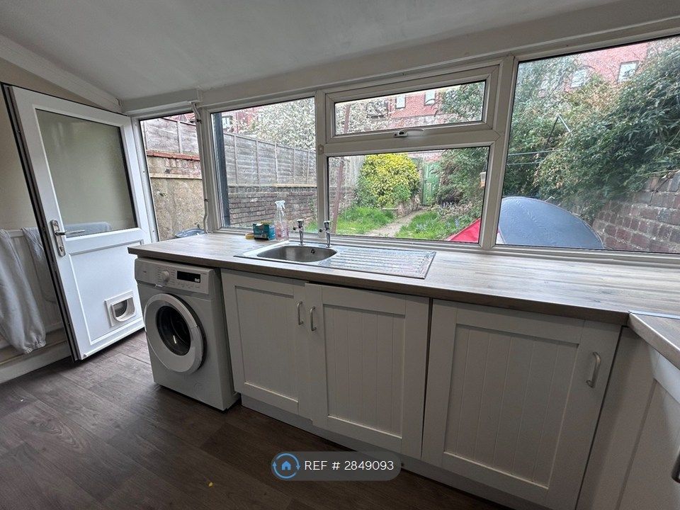 Property photo 2 of 14 Kitchen