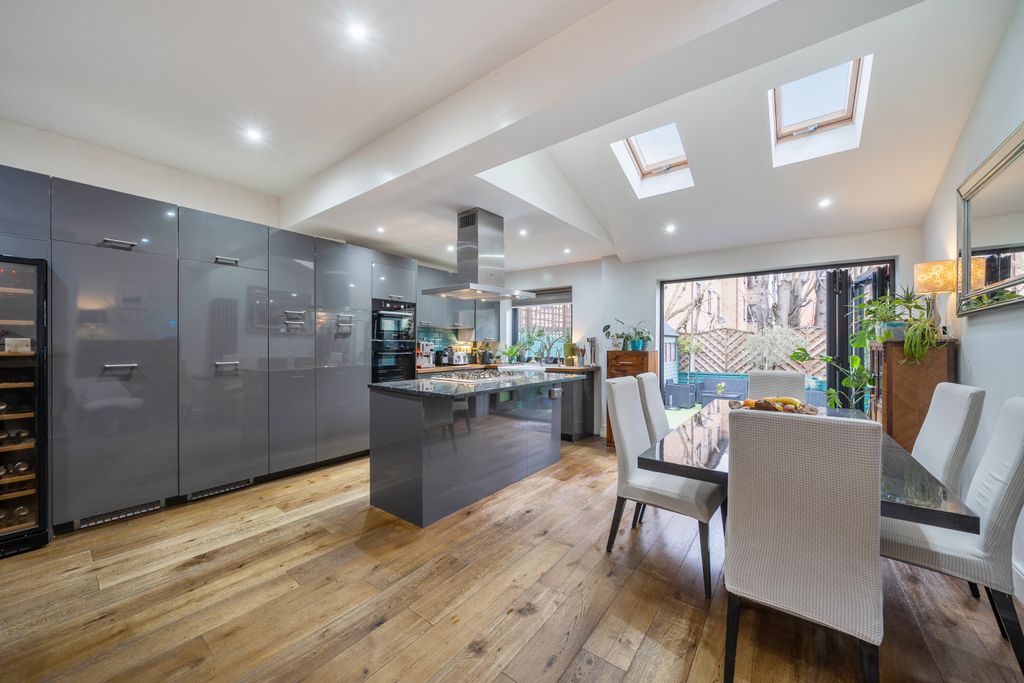 Property photo 3 of 19 Picture No. 08