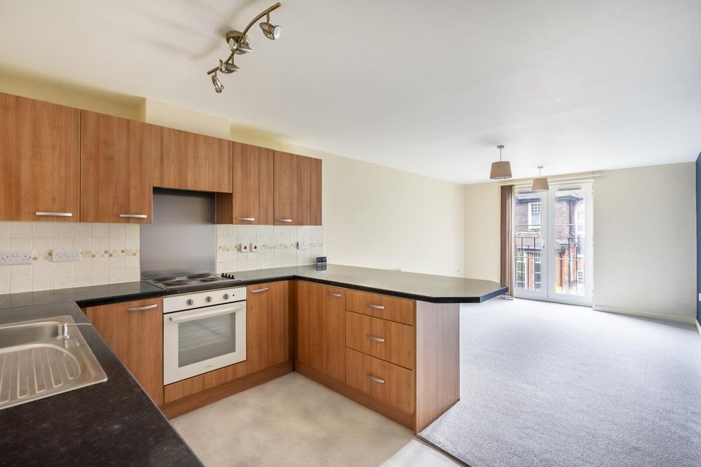 Property photo 3 of 11 Kitchen