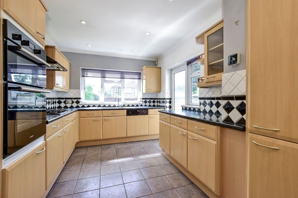 Property photo 3 of 22