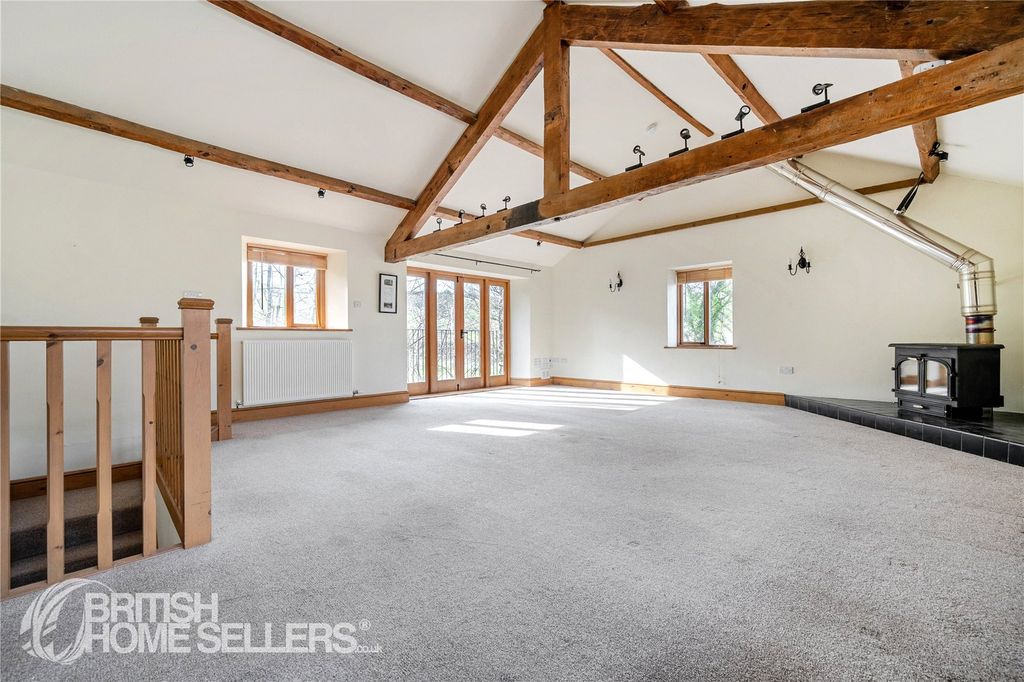 Property photo 2 of 21 Picture No. 17