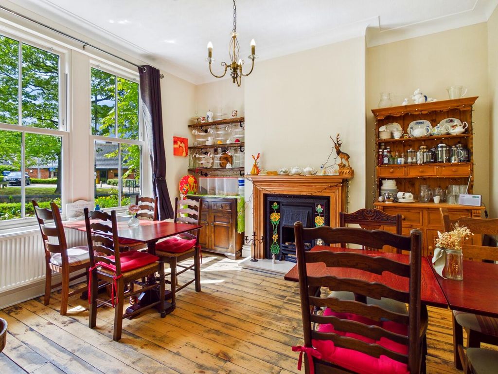 Property photo 3 of 20 Dining Room
