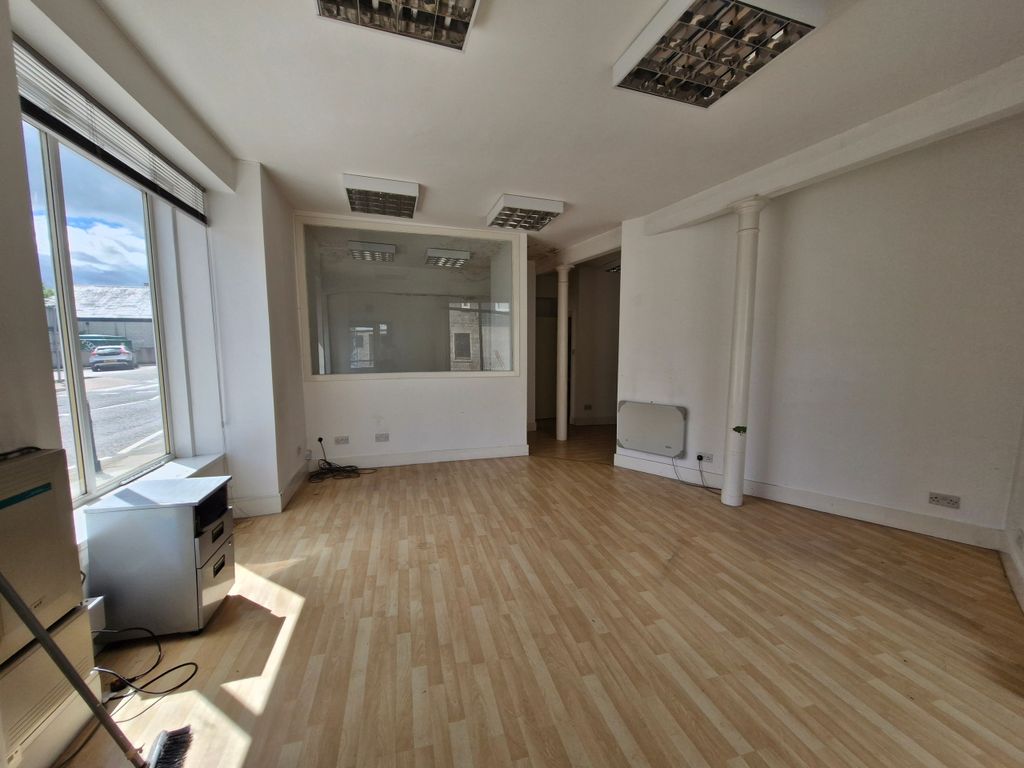 Property photo 3 of 11 3