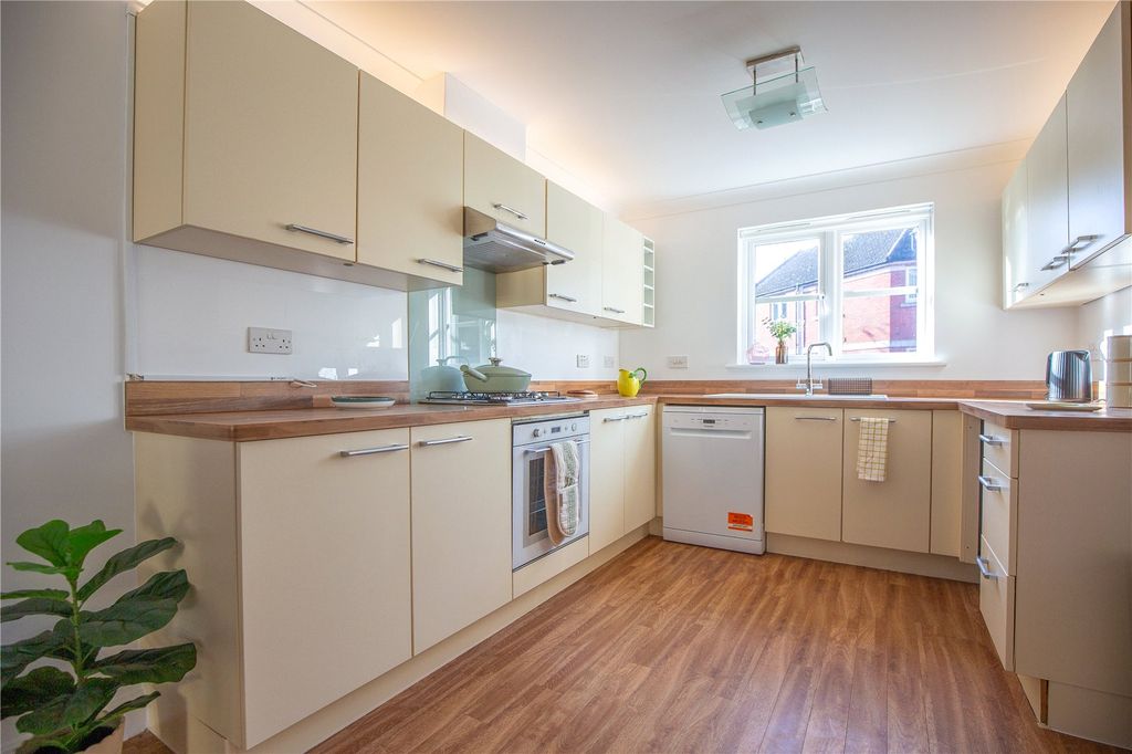 Property photo 2 of 22 Picture No. 08