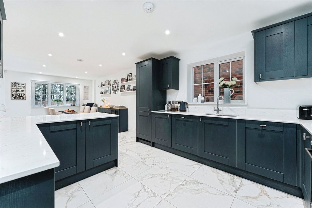 Property photo 3 of 24 Picture No. 15