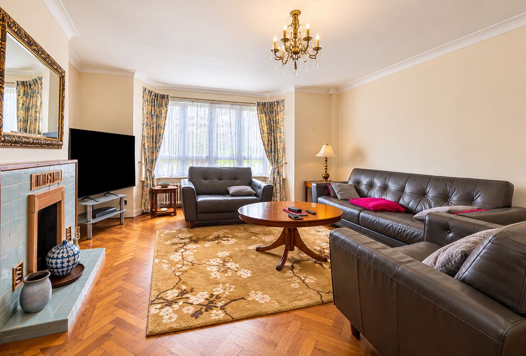 Property photo 3 of 11