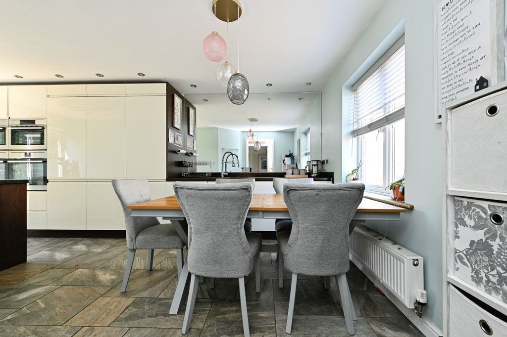 Property photo 3 of 16 Photo