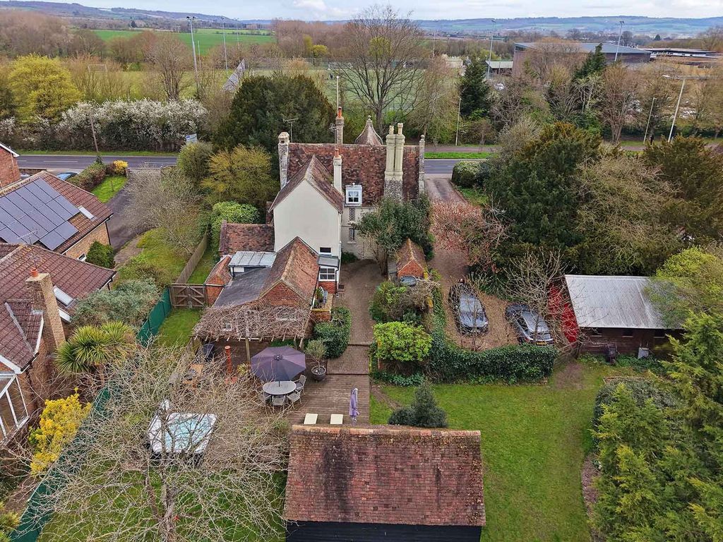 Property photo 3 of 28