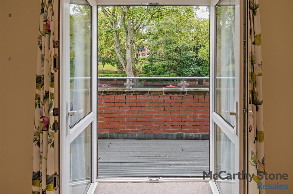 Property photo 2 of 27 8663715-Exterior04-800.Jpg