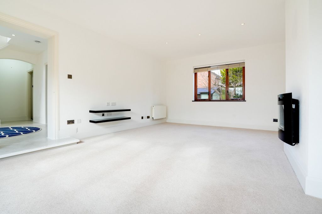 Property photo 3 of 26