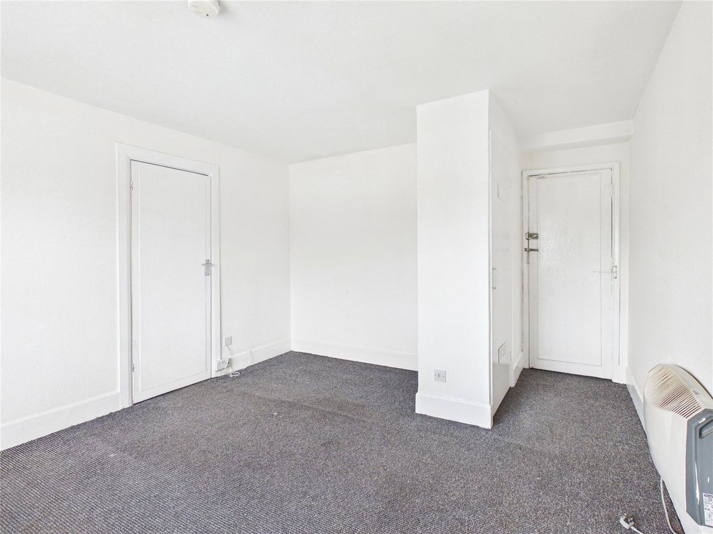 Property photo 3 of 6 Picture No. 01