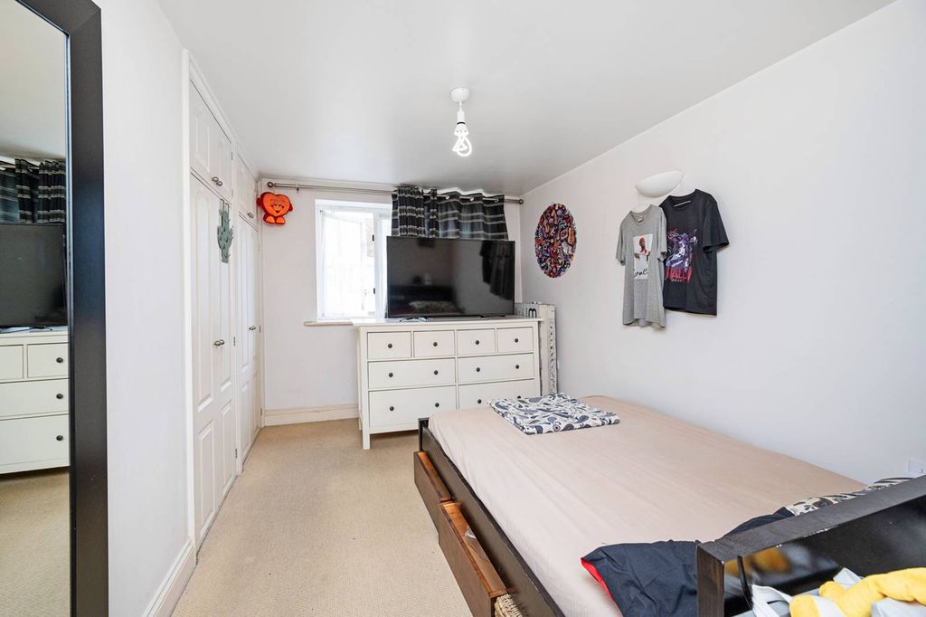 Property photo 3 of 8