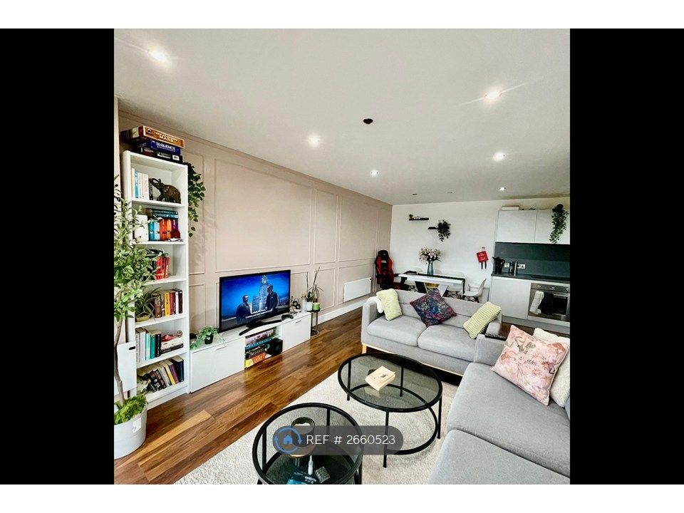 Property photo 2 of 23 Living Room