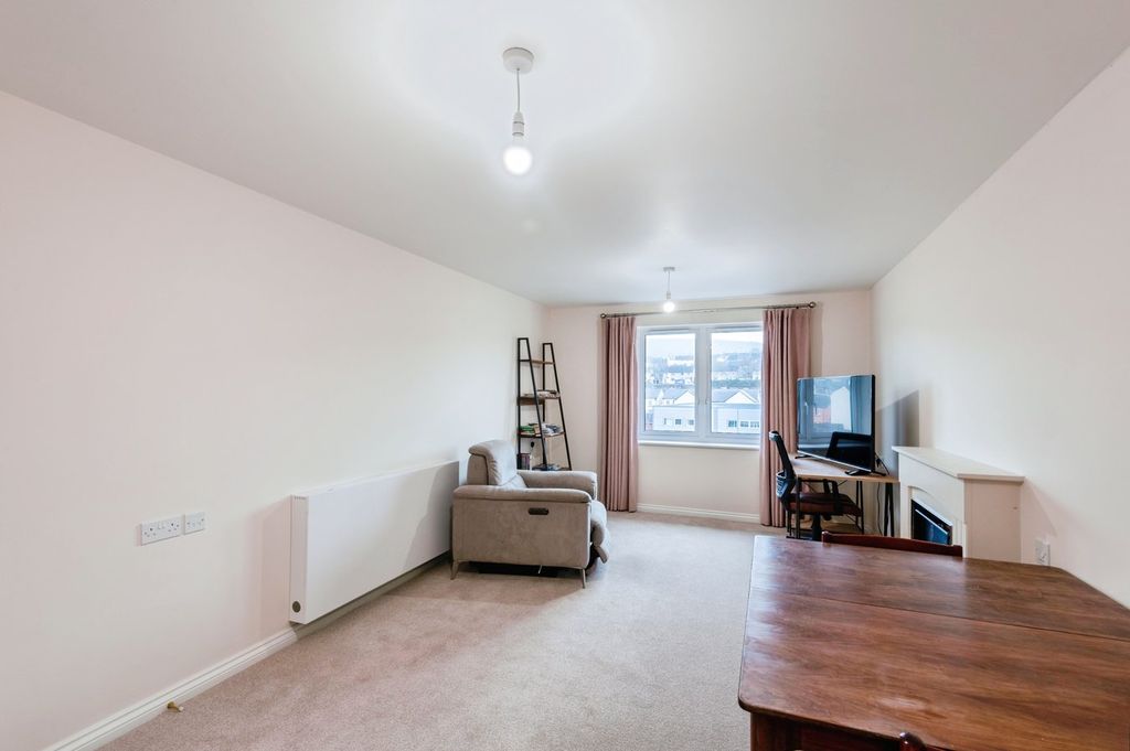 Property photo 3 of 19