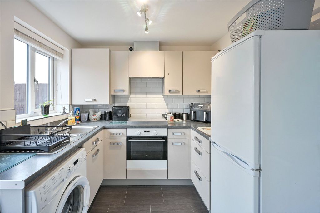 Property photo 2 of 19 Picture No. 04