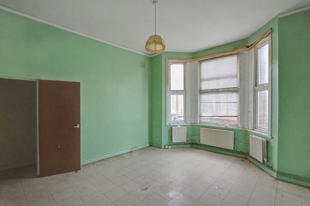 Property photo 3 of 12 Ground Floor Flat 1 Nightingale Road, Harlesden, London Nw10 4Rg