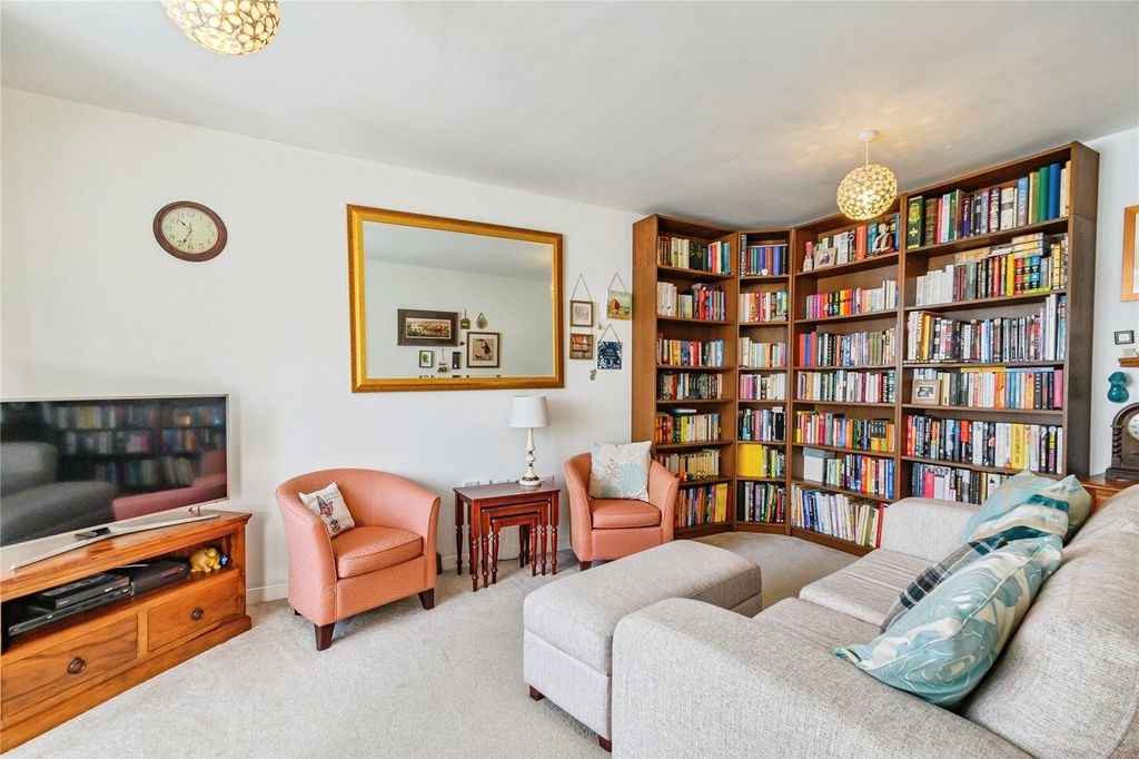 Property photo 3 of 27 Living Room