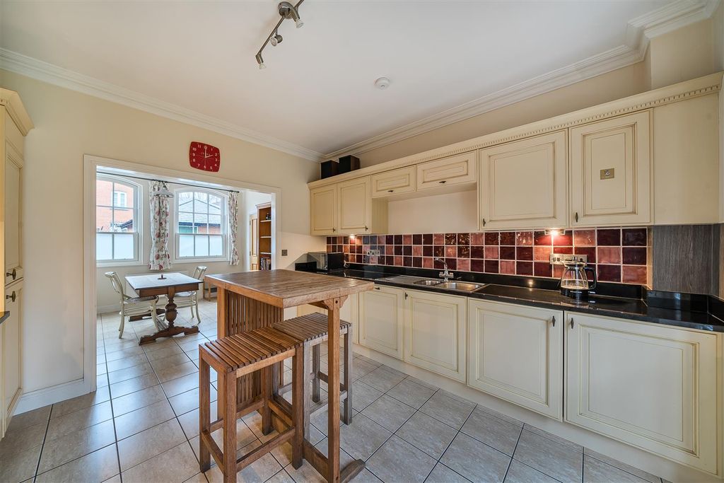 Property photo 3 of 23 Kitchen