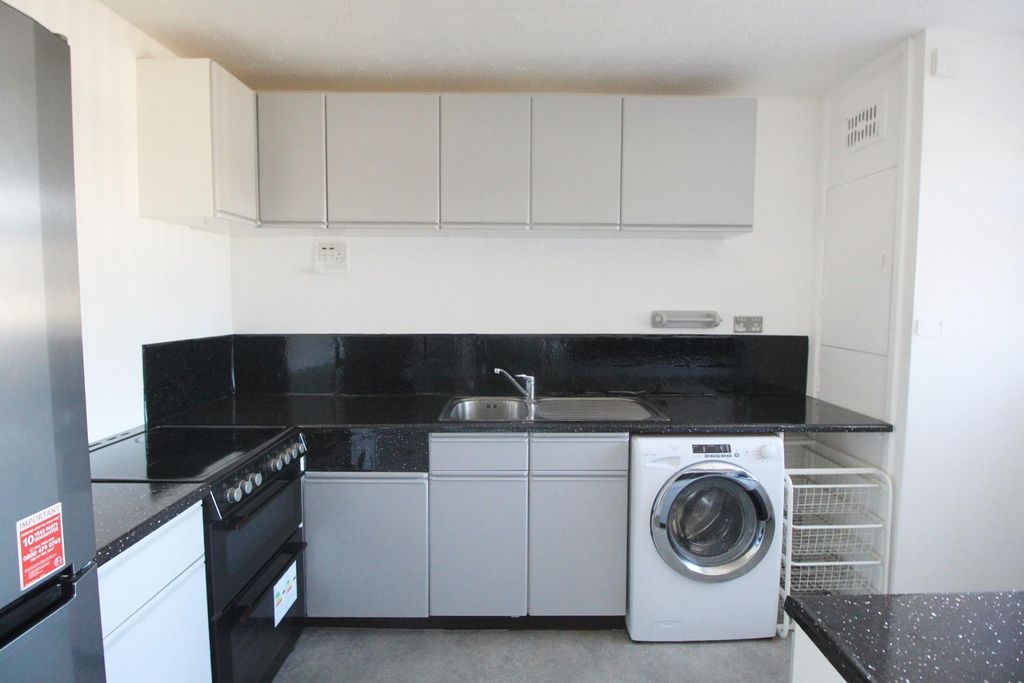 Property photo 3 of 16 Kitchen 1.Jpg