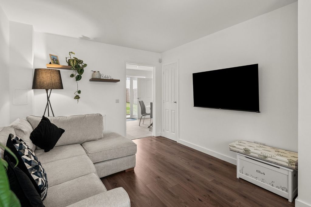 Property photo 3 of 35 4393095