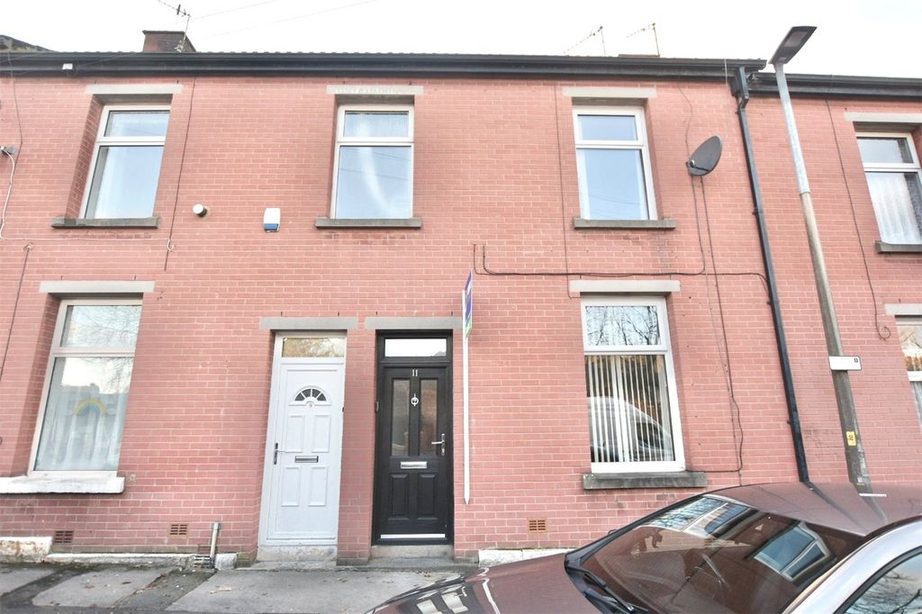 Property photo 1 of 17 External