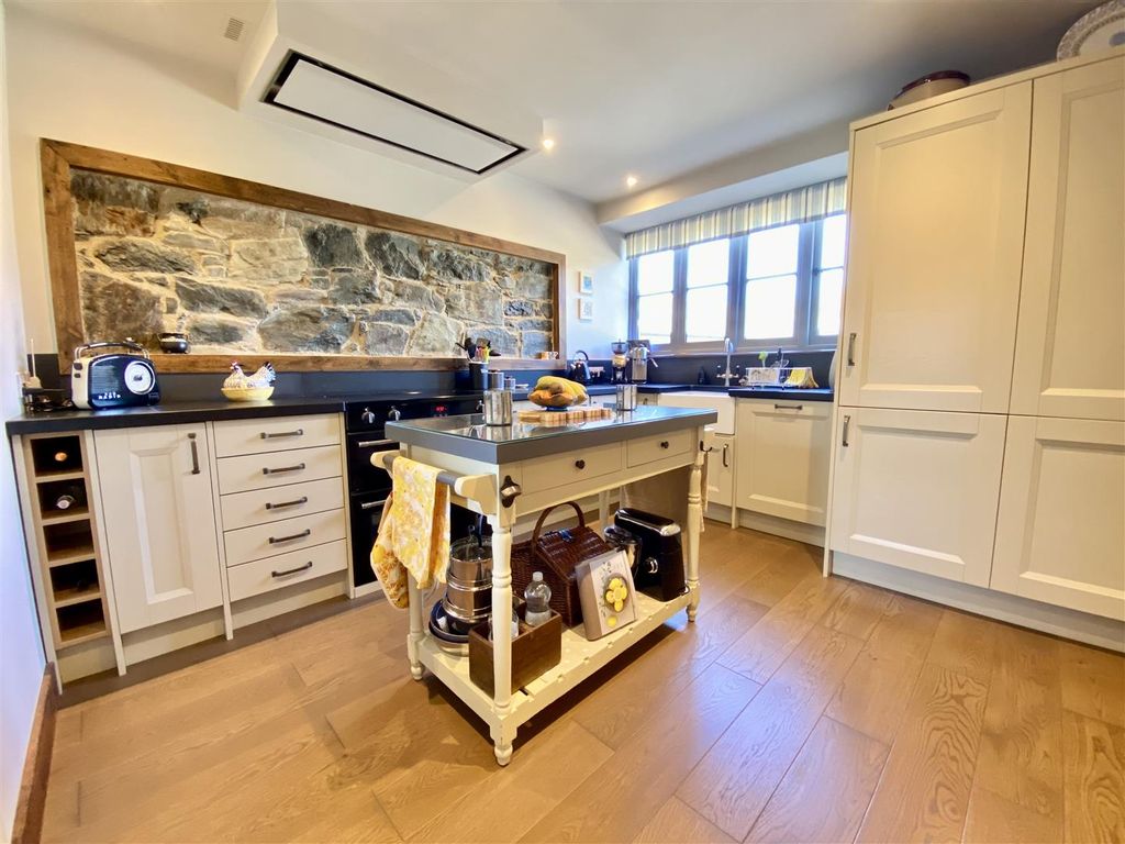Property photo 3 of 30 Kitchen