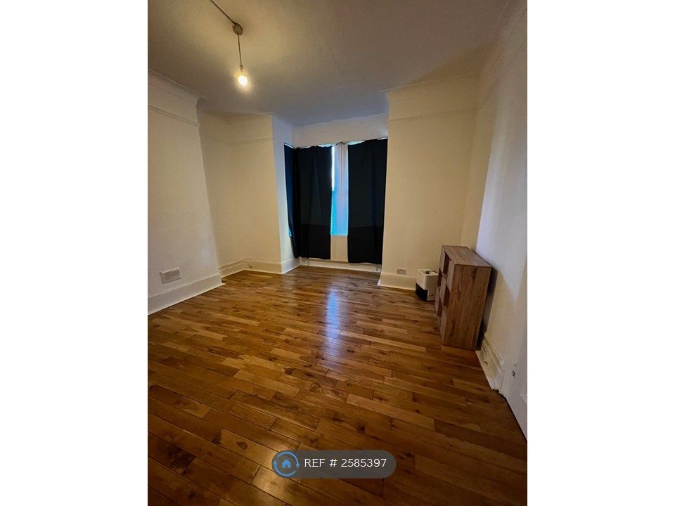 Property photo 2 of 6 Living Room