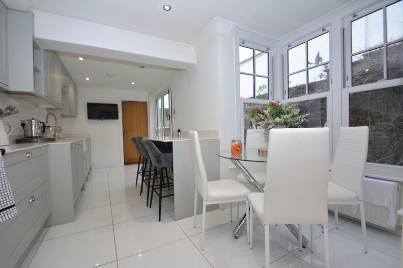 Property photo 3 of 17 Photo 8