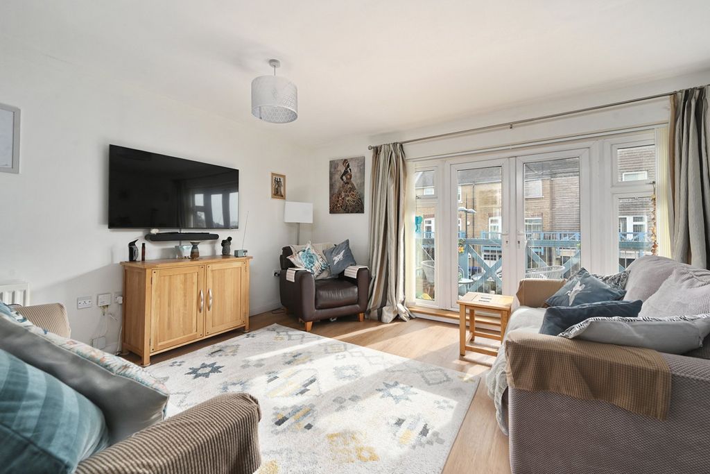 Property photo 2 of 21 Picture No. 12