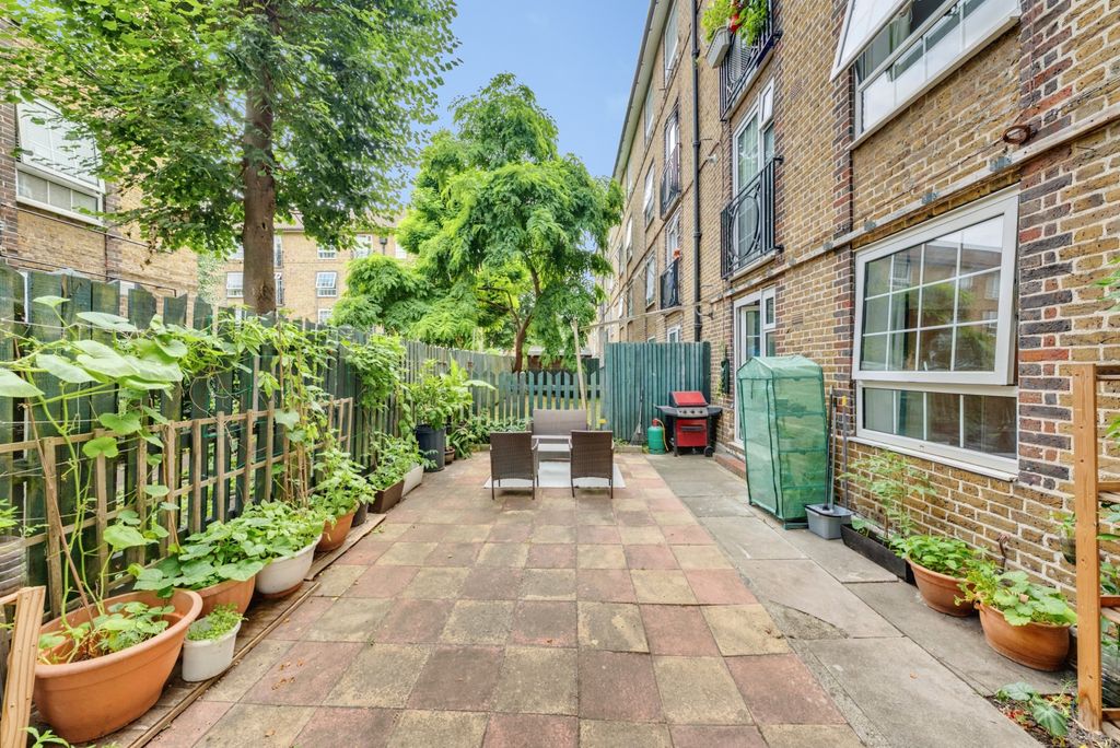 Property photo 2 of 20 A7S06267Hdr