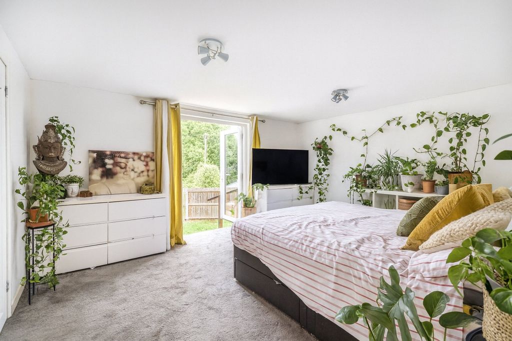 Property photo 3 of 23 Bedroom One Ai