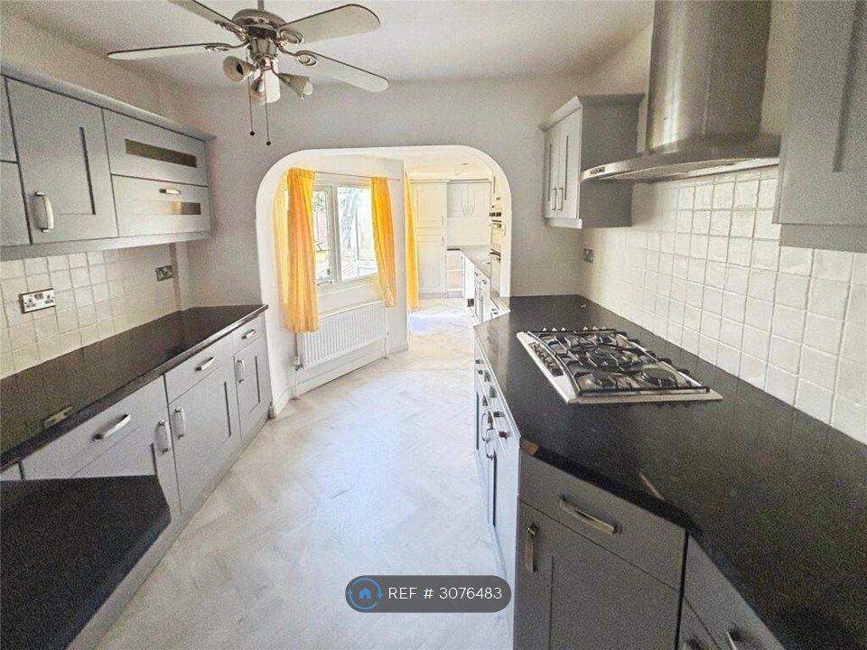 Property photo 3 of 16 Kitchen