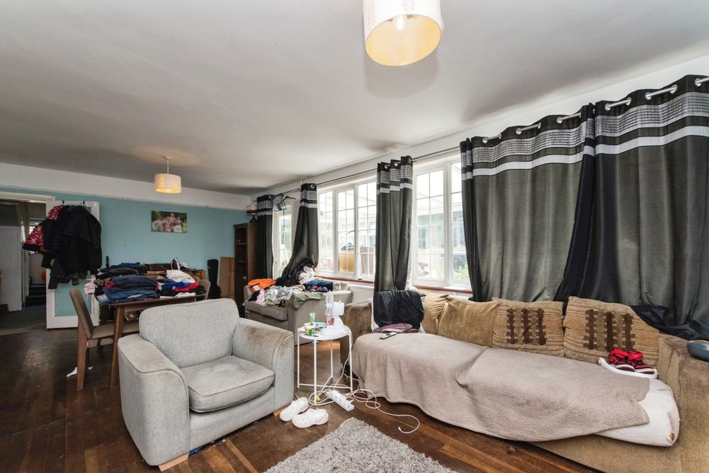 Property photo 3 of 13 Pbox-Img.Jpg