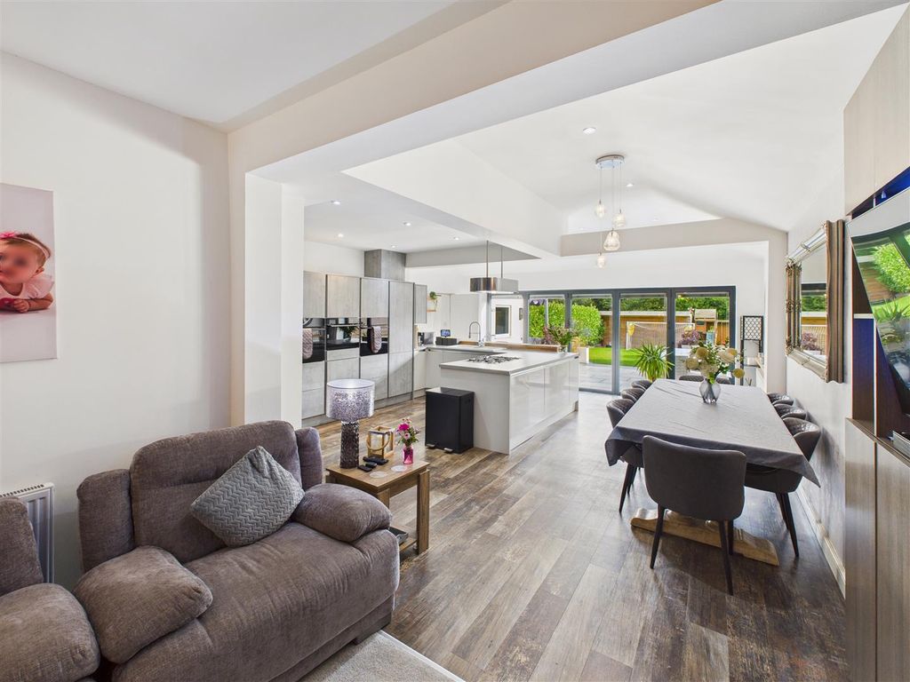 Property photo 1 of 18 Open-Plan Living/Dining/Kitchen