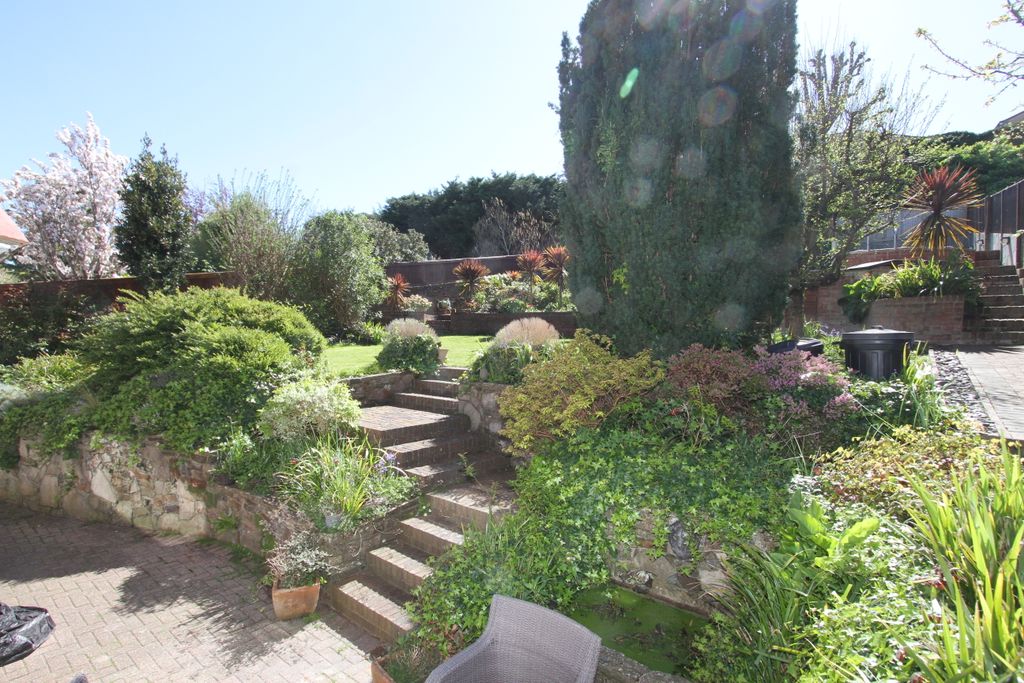 Property photo 3 of 24