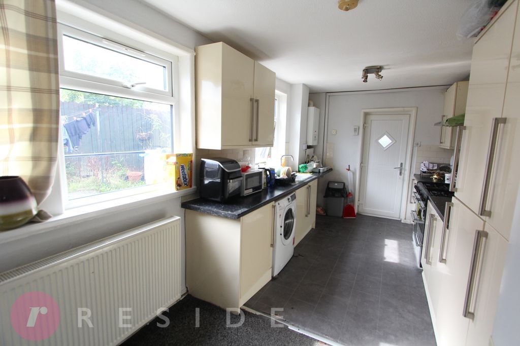 Property photo 3 of 9 Dining Kitchen