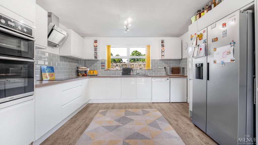 Property photo 2 of 25 5240024