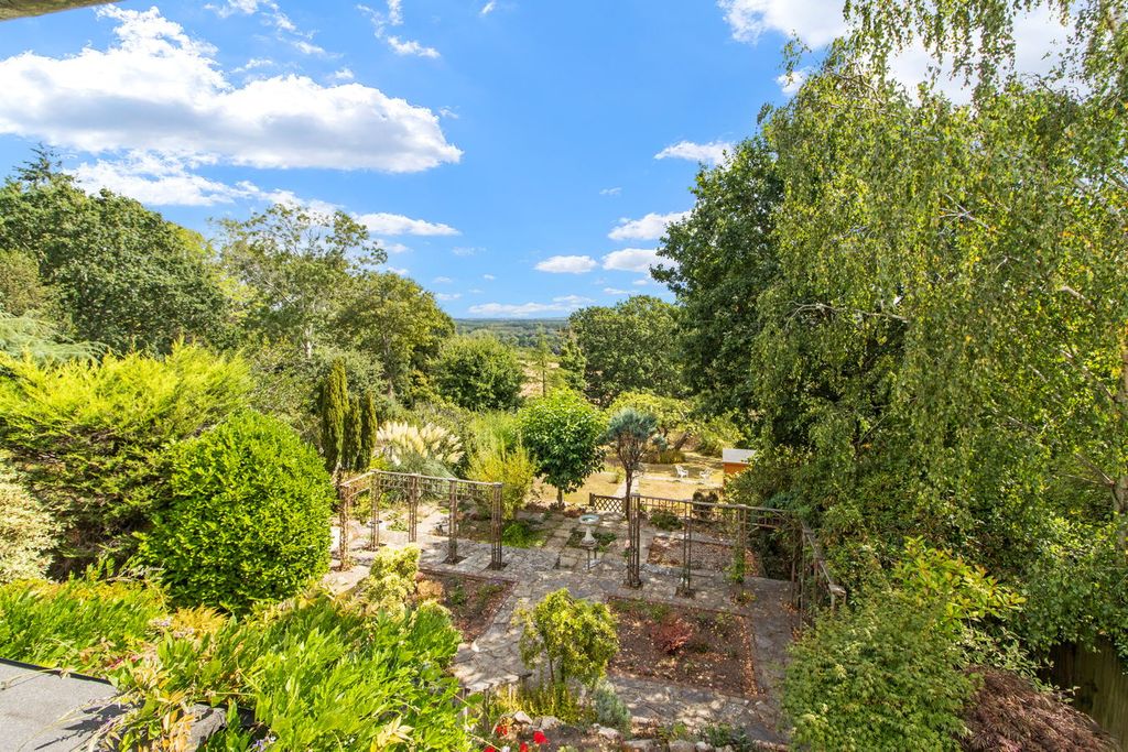 Property photo 2 of 35
