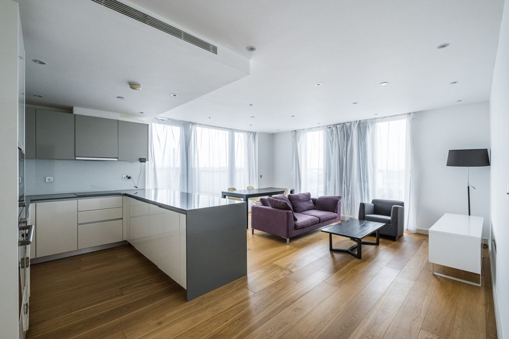 Property photo 1 of 11 Regents Wharf