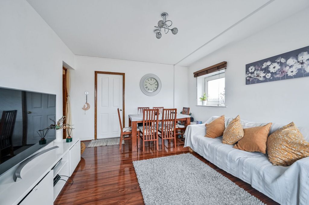 Property photo 3 of 11