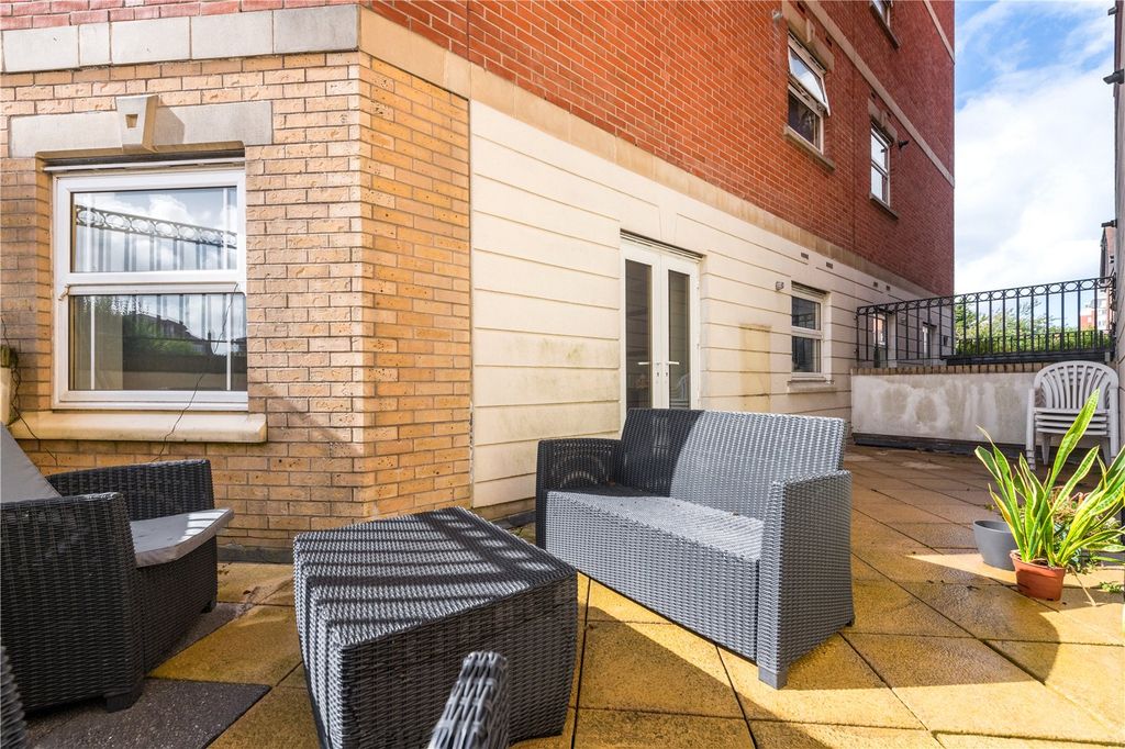 Additional image 6 of 2 bed flat for saleChatsworth Square, Hove, East Sussex BN3