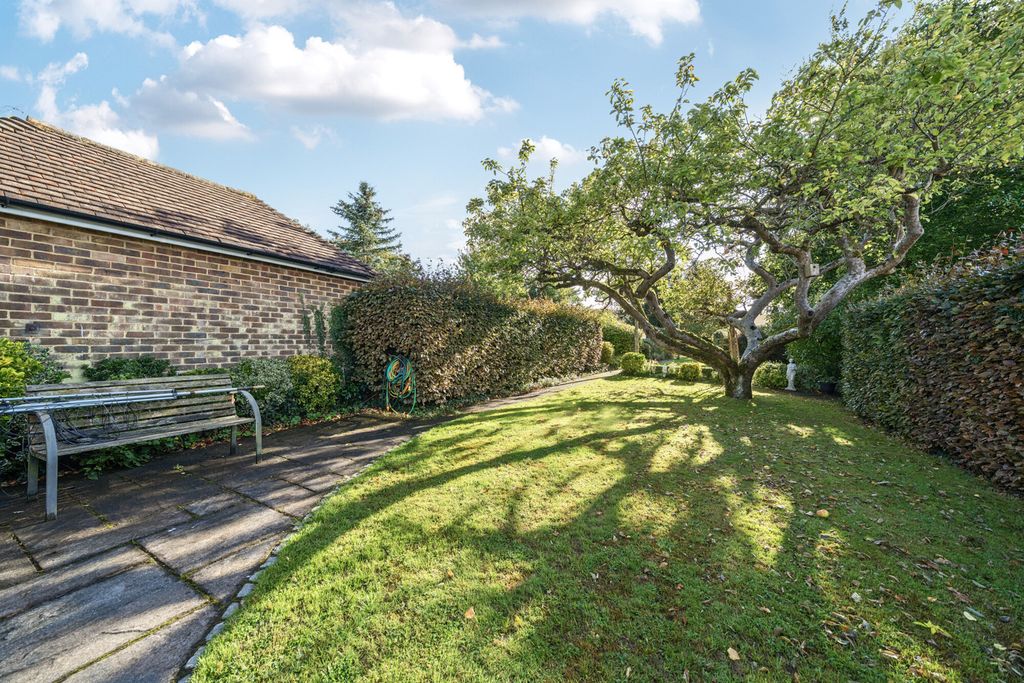 Property photo 3 of 26 Garden